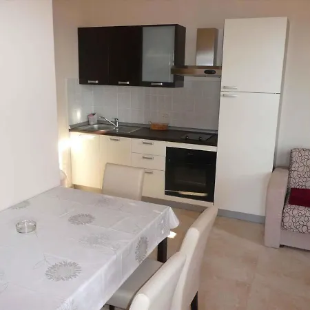 One-bedroom In Rab Vi Apartment Barbat na Rabu