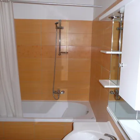 One-bedroom In Rab Vi Apartment *